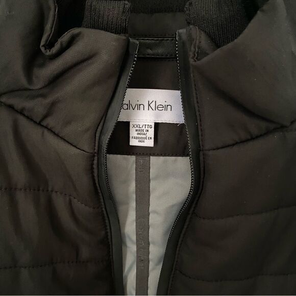 Calvin Klein Men’s Double Zipper Water Repellent Black Textured Padded Jacket - Picture 3 of 4